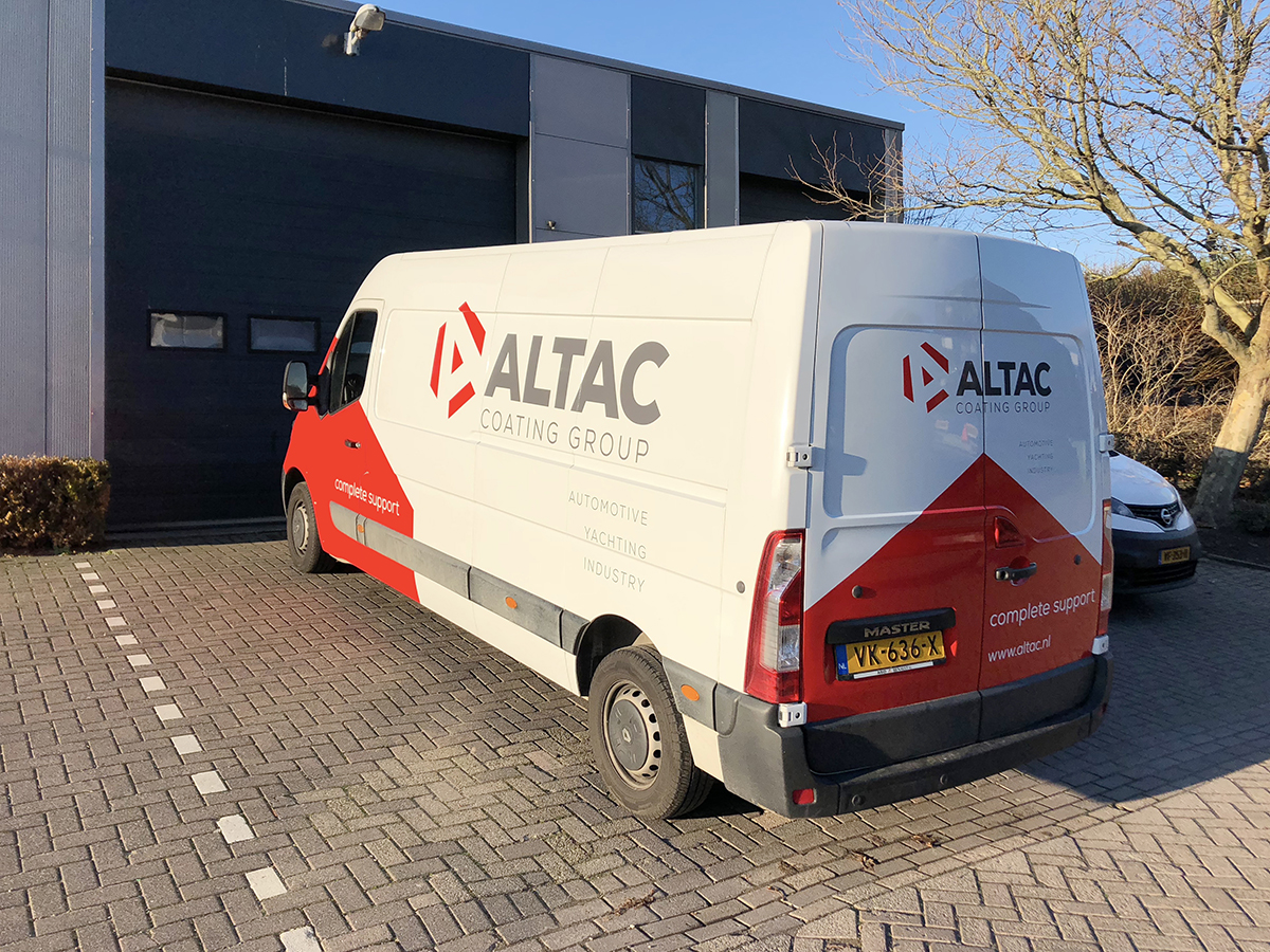 Altac busbelettering